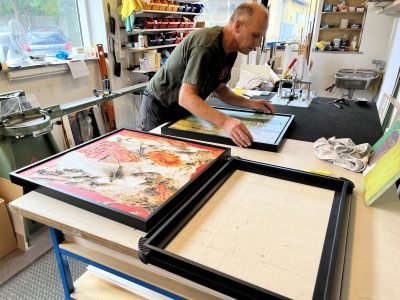 "Tekst" refererer til en sammenhængende meningshelhed, typisk i skreven form, såsom en bog, et brev eller en artikel. Begrebet kan også bruges om mundtlige ytringer, der udgør en sammenhængende helhed, men i daglig tale bruges det primært om skriftlige og digitale fremstillinger.